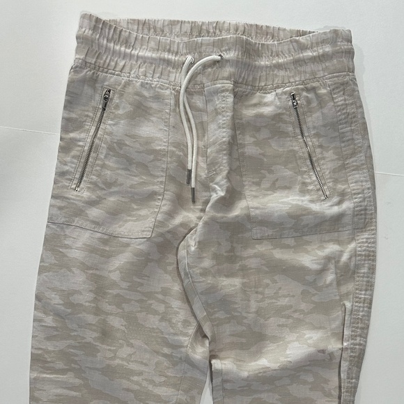 Athleta Cabo Tide Linen Jogger Neutral Beige Tan Camo Print Pants - Size 6. - Picture 1 of 11